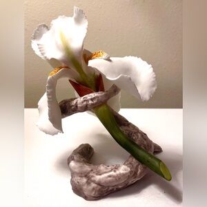 Boehm Porcelain Pontiff Iris Floral Sculpture, 1982